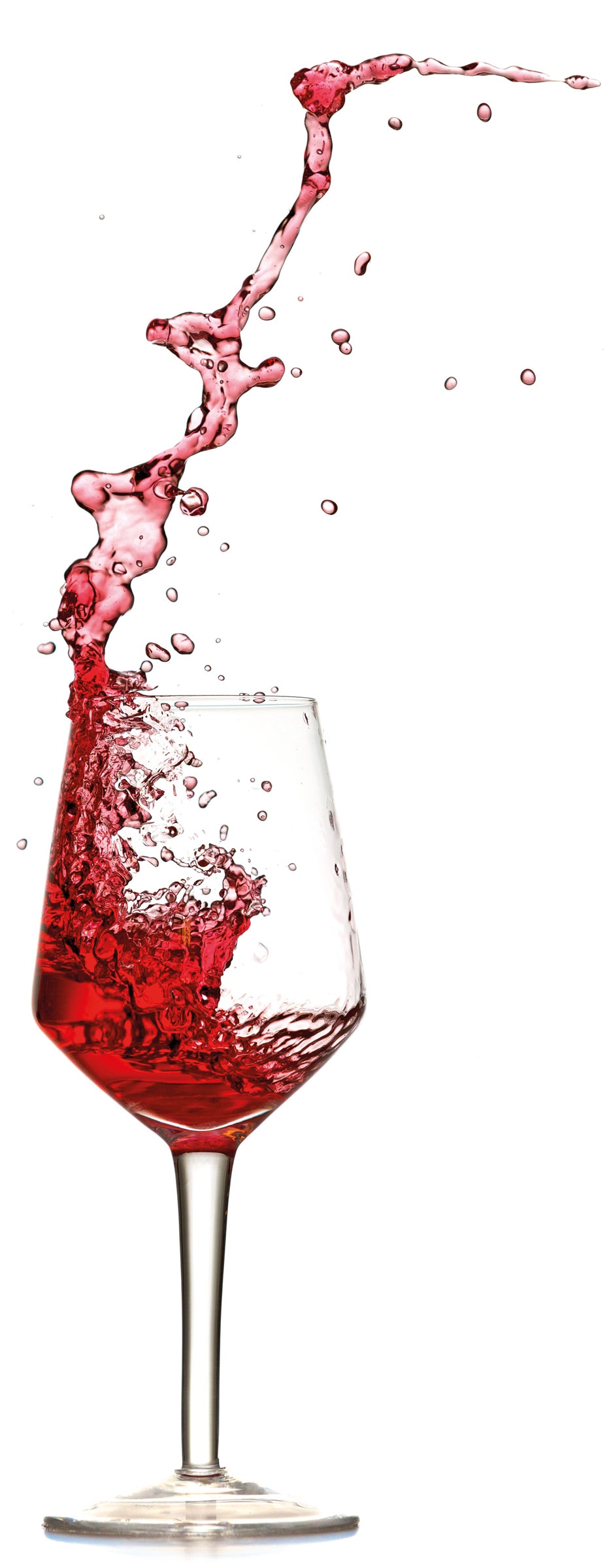 Ein Rotweinglas, aus dem Wein in einer dynamischen Bewegung herausspritzt. Symbol für Weinproben oder Weinherstellung.