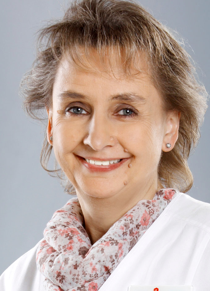 Porträtfoto von Sandra Schomburg, Pharmazeutisch-technische Assistentin (PTA).